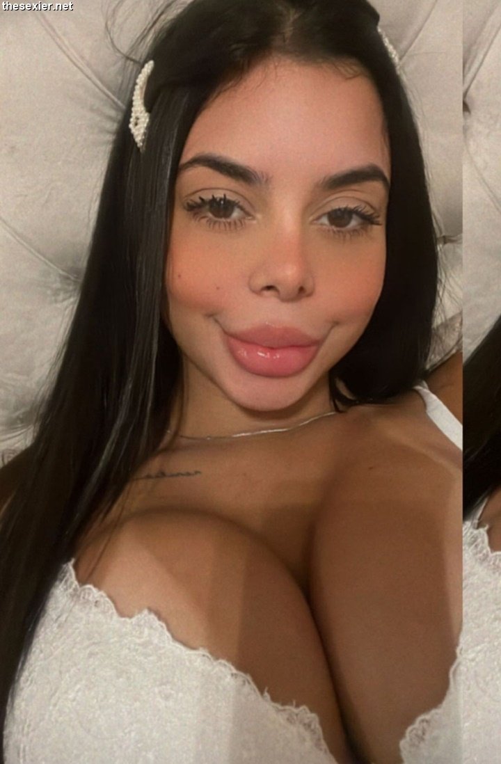 11 pertty brazilian babe big boobs selfie bbs33