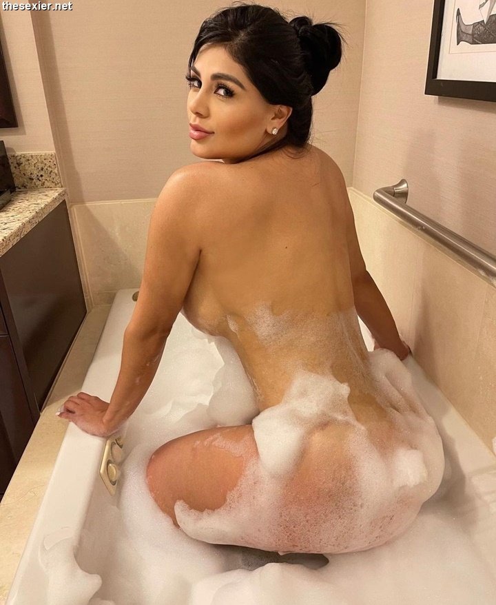 25 beautiful vianey frias naked in the tub hivf28