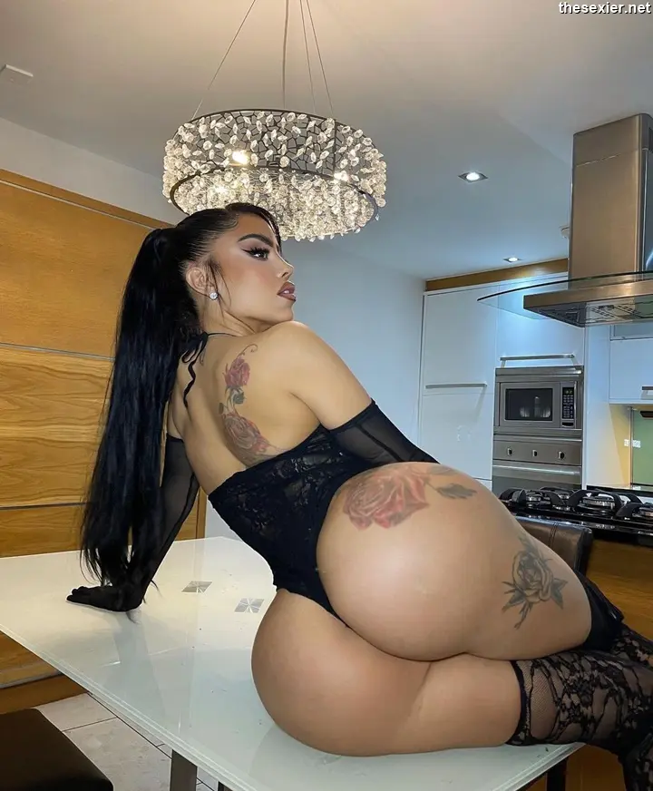 36 hot tattooed chick juicy big ass hap39