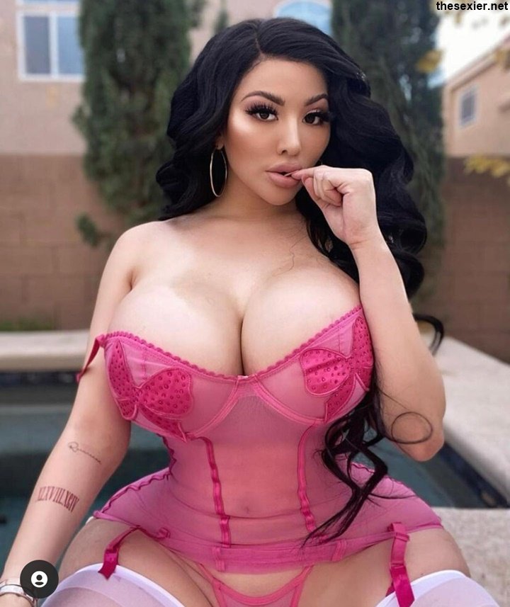 14 thick busty babe in sexy lingerie htb36