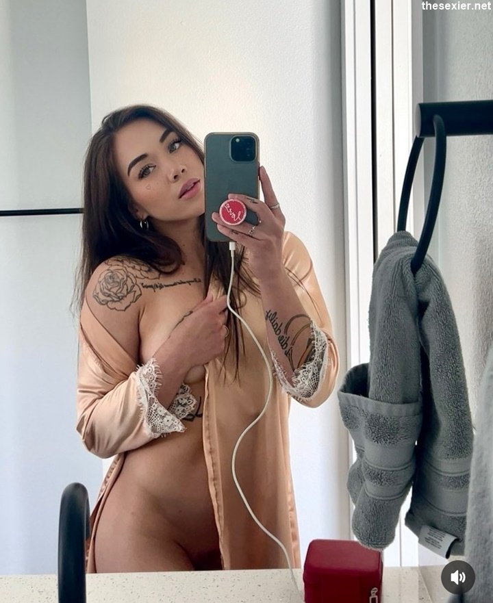 35 beautiful sexy brunette babe mirror selfie usgc51