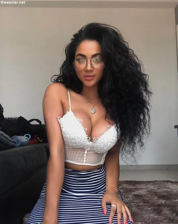 15 big boob beauty wearing glasses bbb37