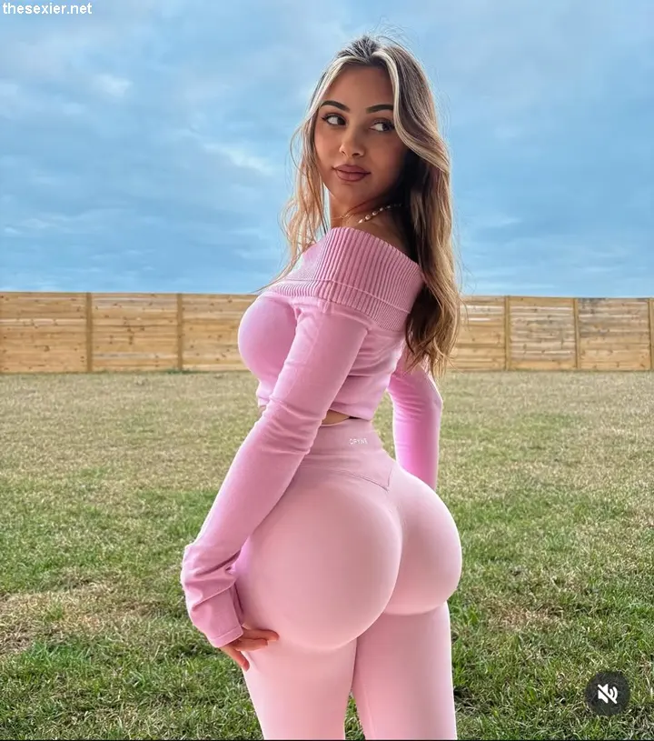 2 hot blonde babe heather summers in tight yoga pants hihs32