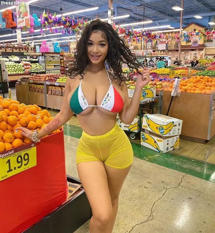 37 skinny hottie with huge naturals shbb43