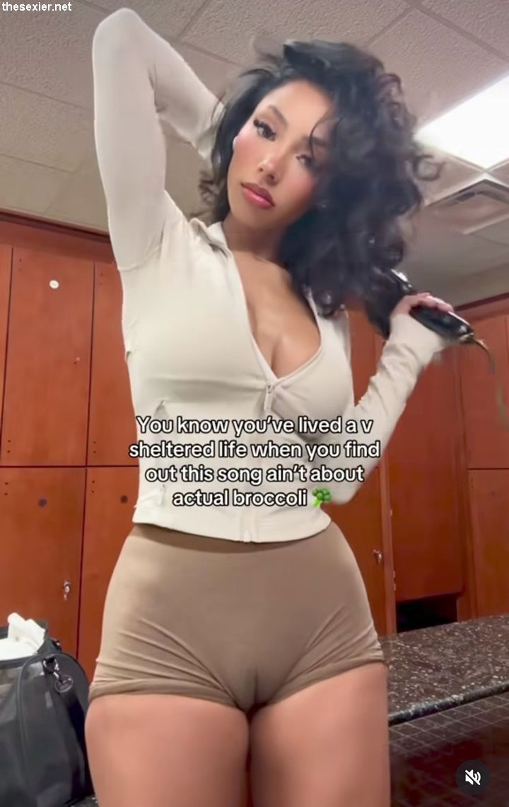 23 hot busty brunette with big cameltoe bwc41