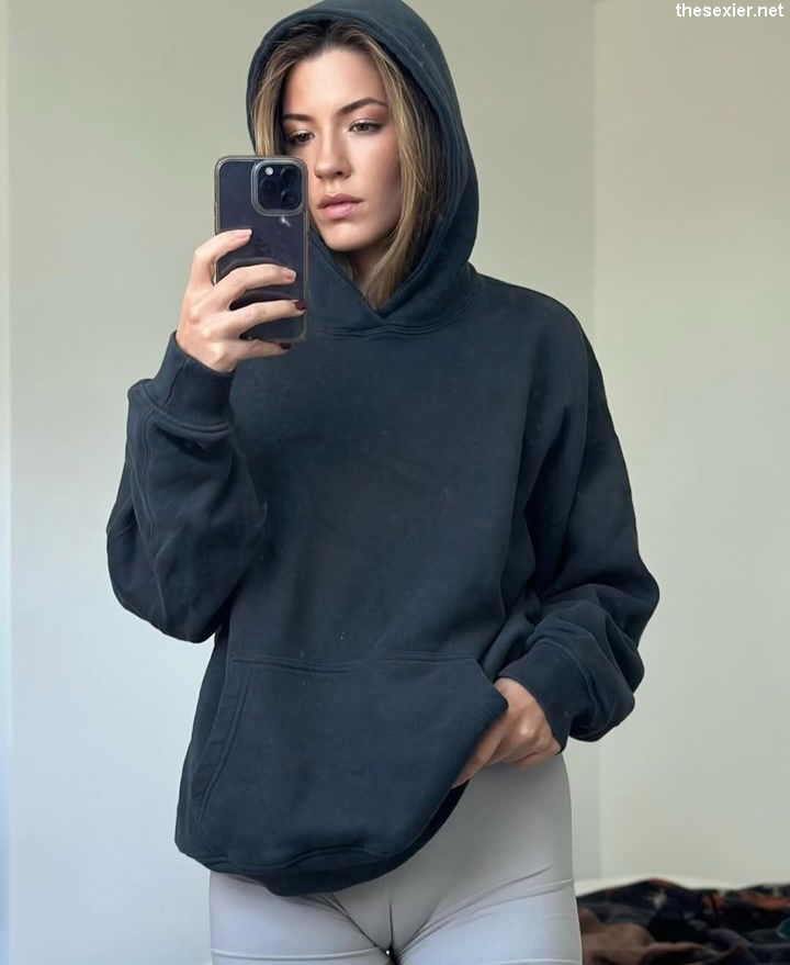 26 beautiful blonde babe with camel toe selfie bwc41